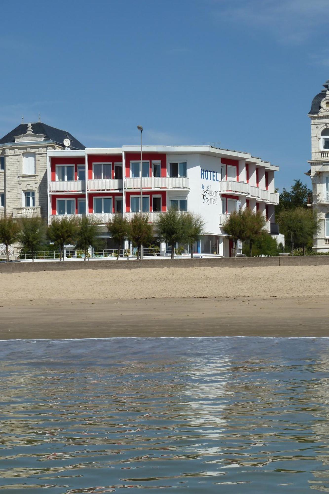 Hotel Le Trident Thyrse 로양 외부 사진
